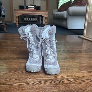 North Face Women’s fur lined winter boots